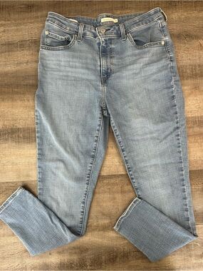 Levi's Women's 721 High Rise Light Blue Skinny Jeans Size 32